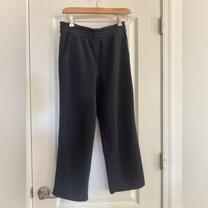 Lululemon Softstreme HR Straight Leg Cropped Size 4 Black